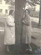 1930-е гг. Слева: Розанова Клавдия Семеновна. Справа: Розанова Антонина Семеновна